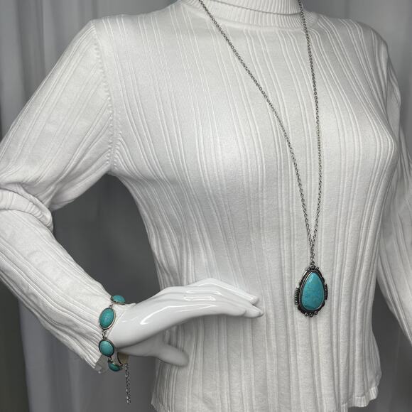the unbranded bran Jewelry - silver tone pendant necklace turquoise color dyed stone costume jewelry western